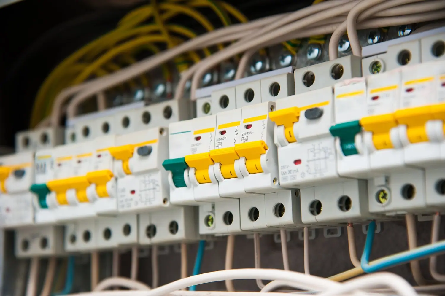 Ile kosztuje kompleksowa instalacja elektryczna w nowym domu